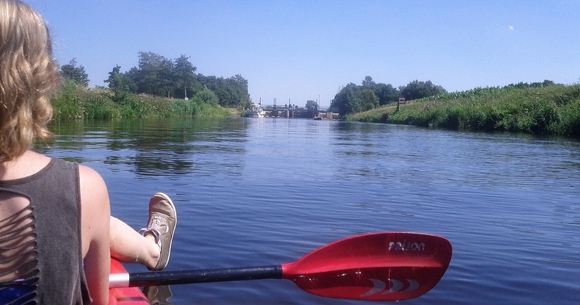 Met dochterlief in de kano naar de sluis bij Gaanderen